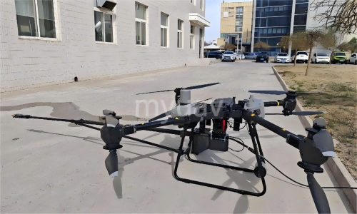The comparison of cleaning effect is remarkable,MYUAVFC double tethered high-altitude cleaning UAV practical case analysis