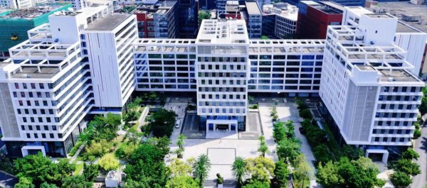 Facade Cleaning at Tsinghua Unisplendour Information Port: A Step Towards Standardized High-Altitude Operations